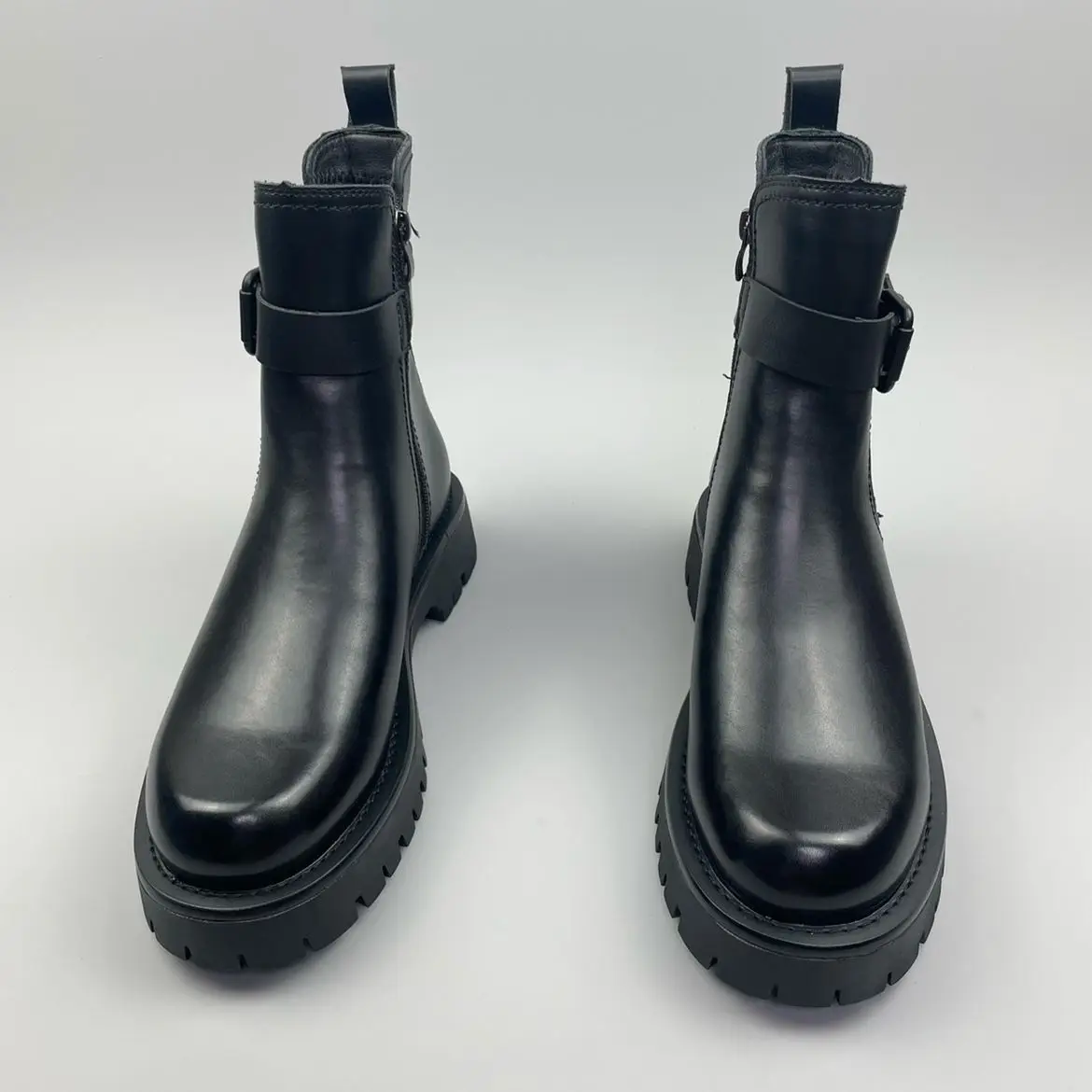 2025 Men's Spring and Autumn New Sleeve Chelsea Versatile Medium Help British Style Short Fashionable Boots