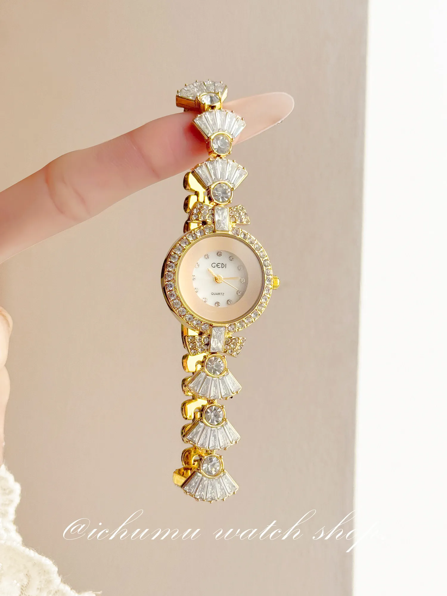 Mermaid Women's Watch Light Luxury Niche Diamond Bracelet Quartz Watch Fashion High-end Gift view 2