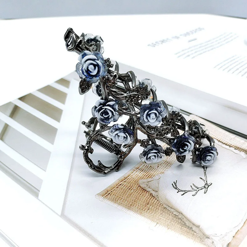 

New fog blue camellia hairpin, a high-end updo, a large shark hairpin, and a daily accessory