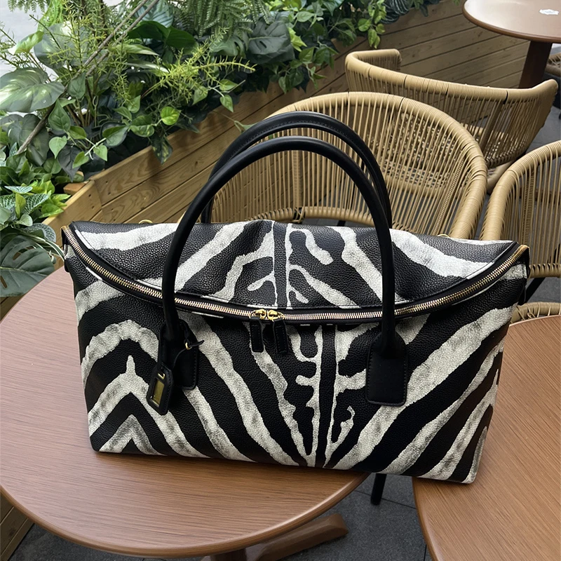 Black And White Zebra Print Fashion Women\'s Handbag New Brand Fitness Bag Travel Bag Duffel Bag Large Capacity Crossbody Bag