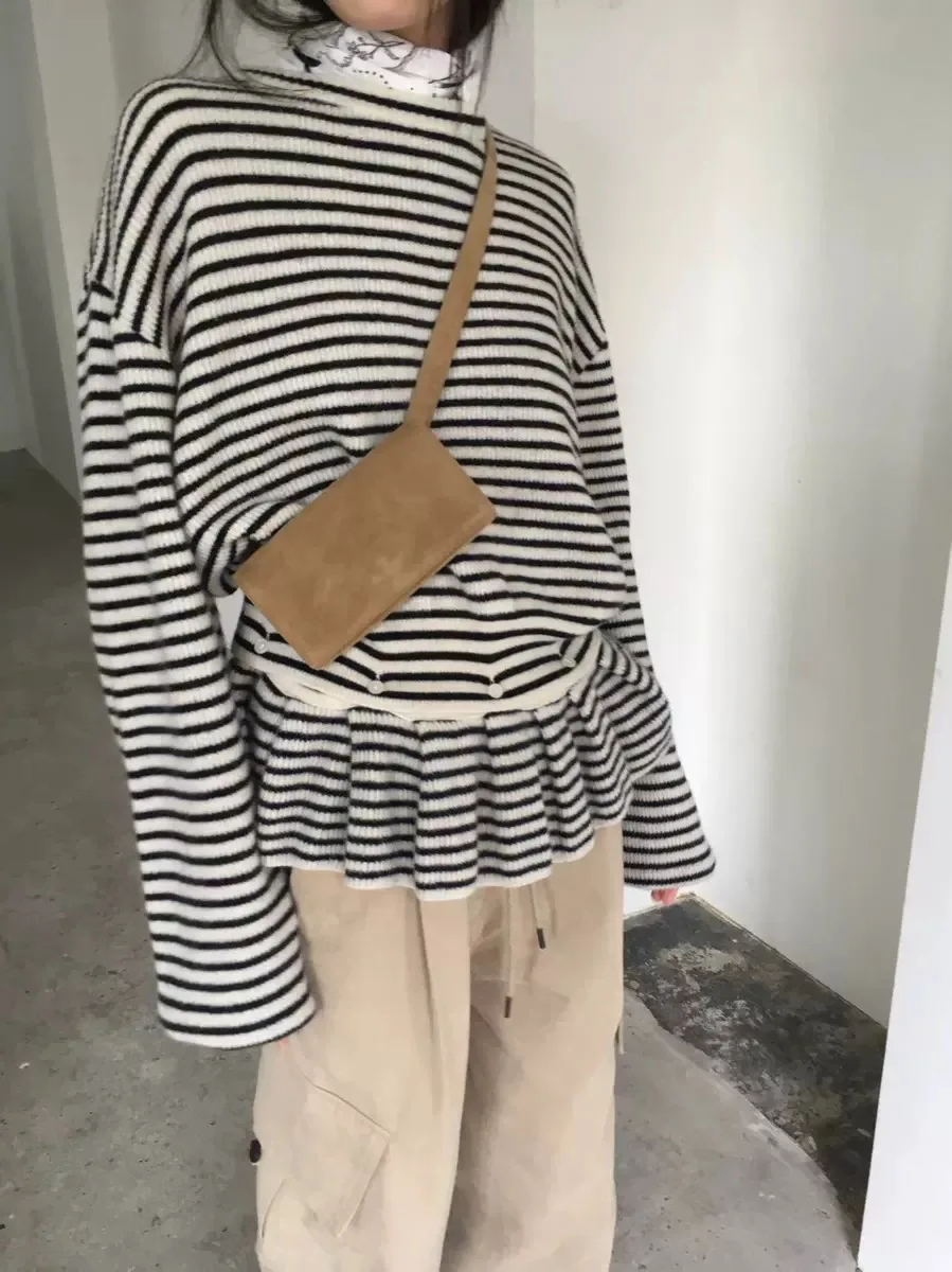 

Новый зимний корейский женский вязаный шерстяной свитер свободного кроя с отстегивающимся подолом, длинными рукавами и круглым вырезом, в полоску