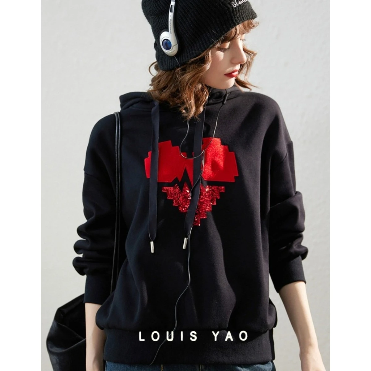

LOUIS YAO Embroidered Red Heart Loose Women's Hoodie 2025 Winter Drop-shoulder Hoodie Velvet Sweatshirt Trendy Women Top