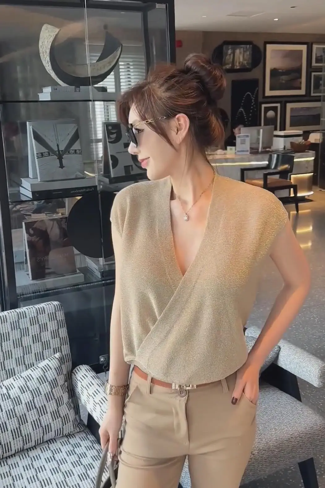 

Korean Style Glossy Shiny V-Neck Cross Knitted Short Sleeve T-Shirt Women's Slimming Top Street Style Summer Thin Fabric