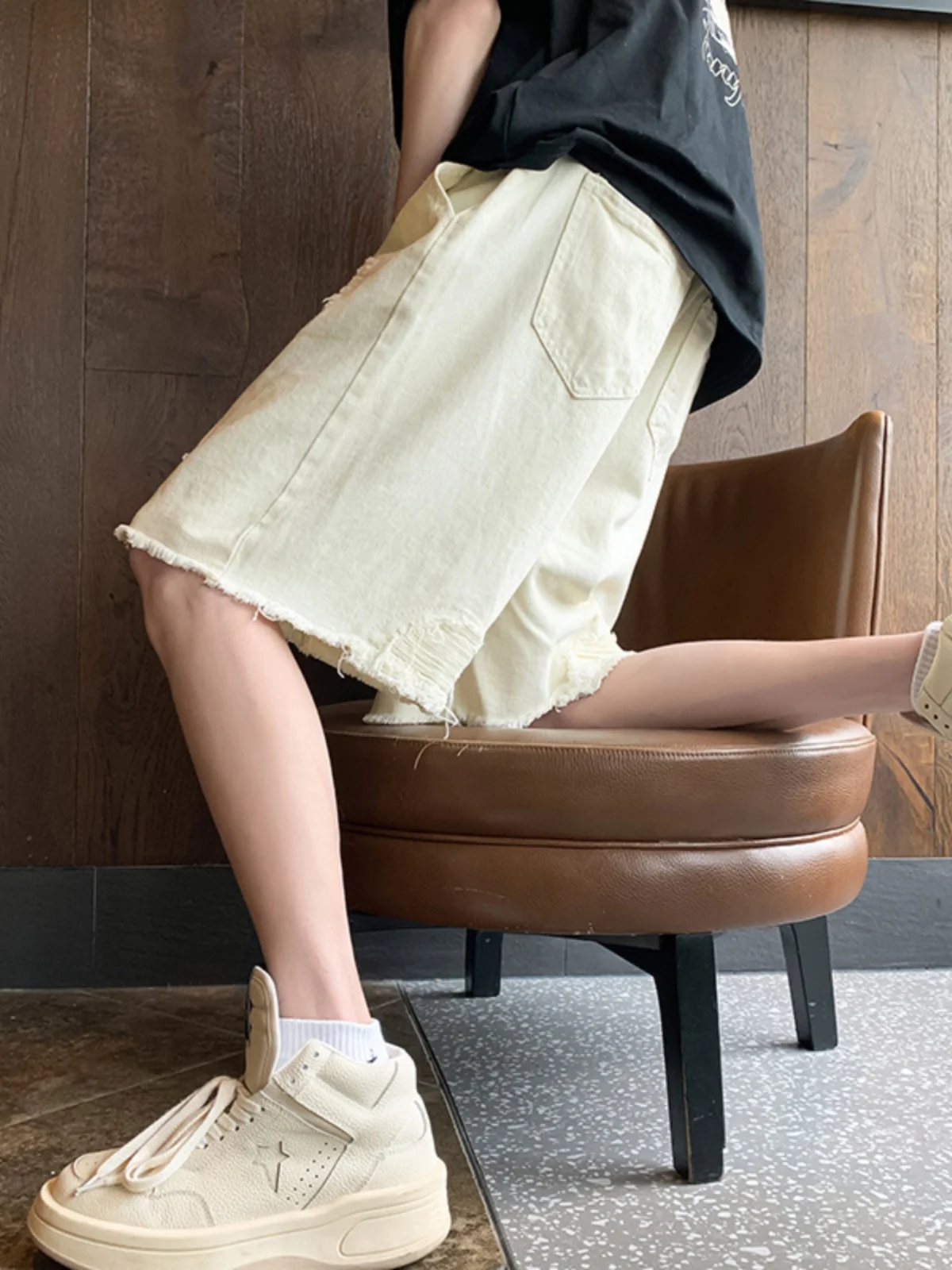 

Белые рваные джинсовые шорты мужские летние модные в стиле High Street с бахромой до колен, свободные брюки-капри из смесового хлопка, молодежная мода