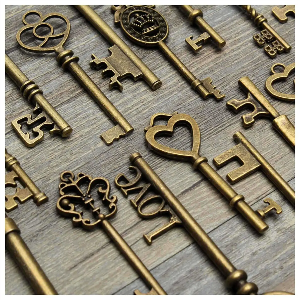 Stable- Set of 90 Antique Vintage Old Look Bronze Skeleton Key Heart Bow Lock Pendant