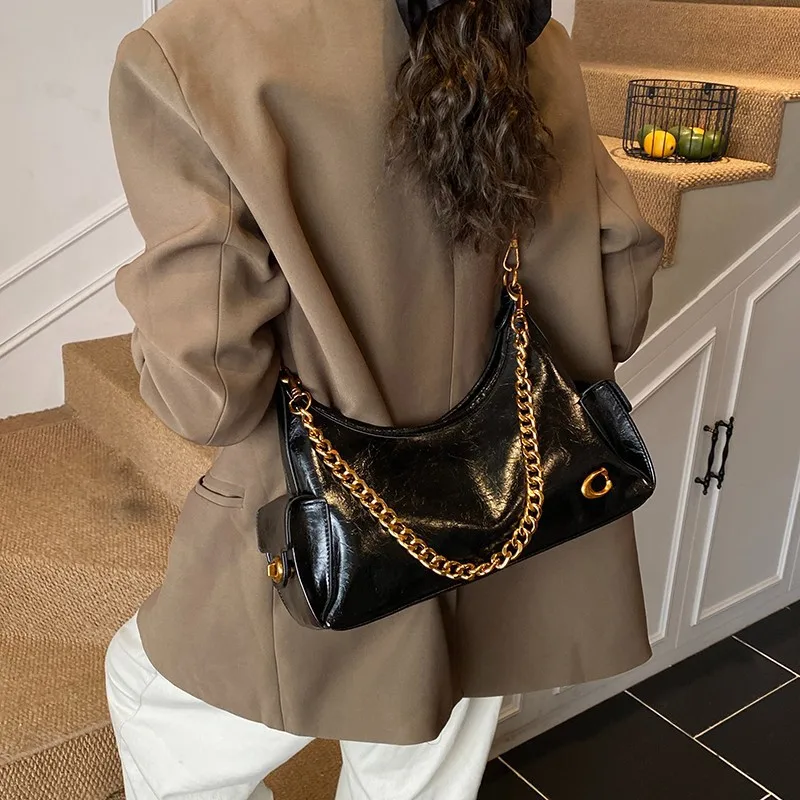 

2025 Winter Spacious Shoulder Bag, Vintage Crossbody Purse for Women, Fashion Day-to-Night Tote, Minimalist Sling Bag, Textured