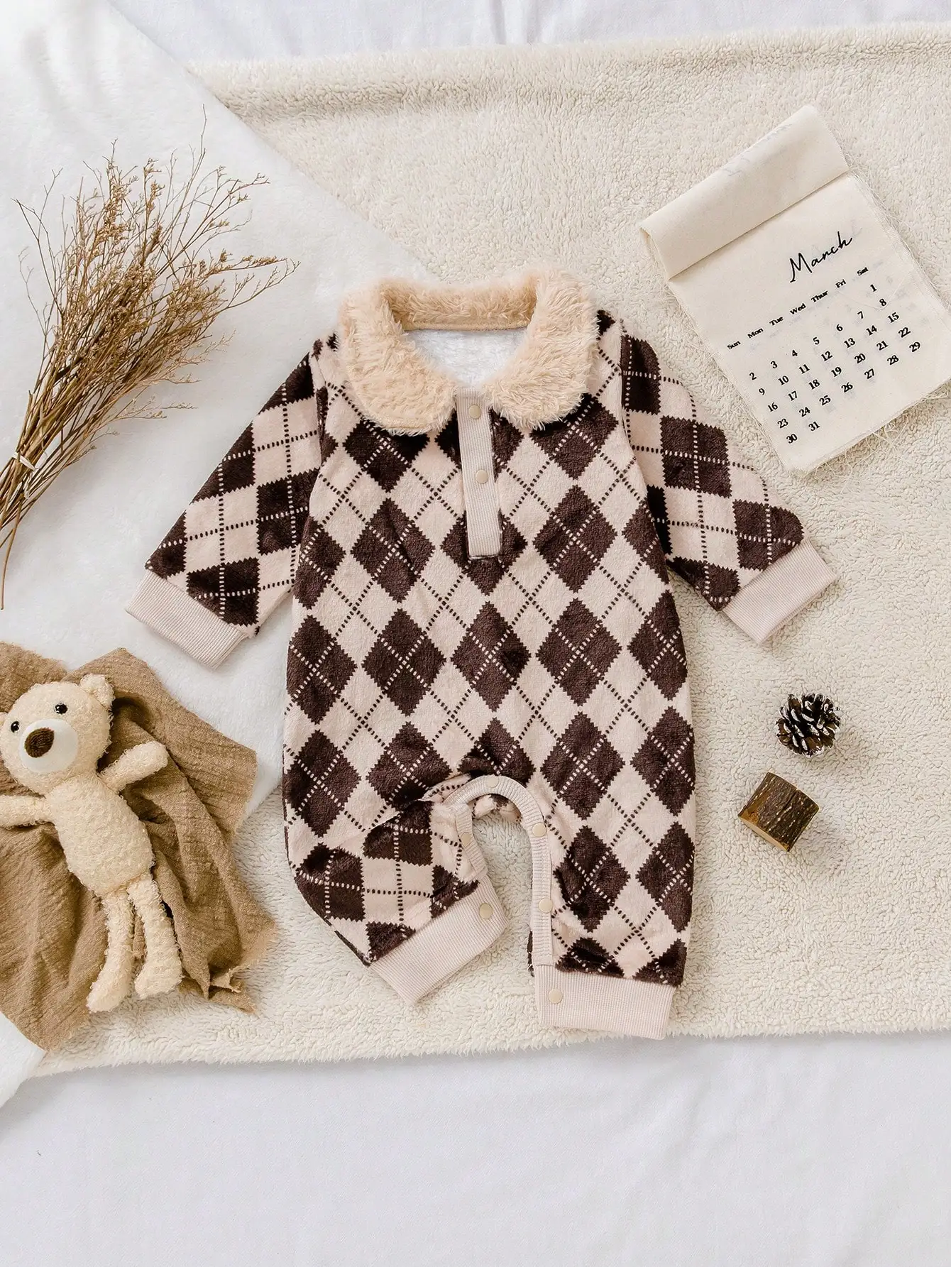 Baby Romper with Apricot Brown Diamond Pattern, Long Sleeves, Plush Decorative Neckline, Half-Cardigan Design, Suitable for Newborns to Wear Daily When Going Out