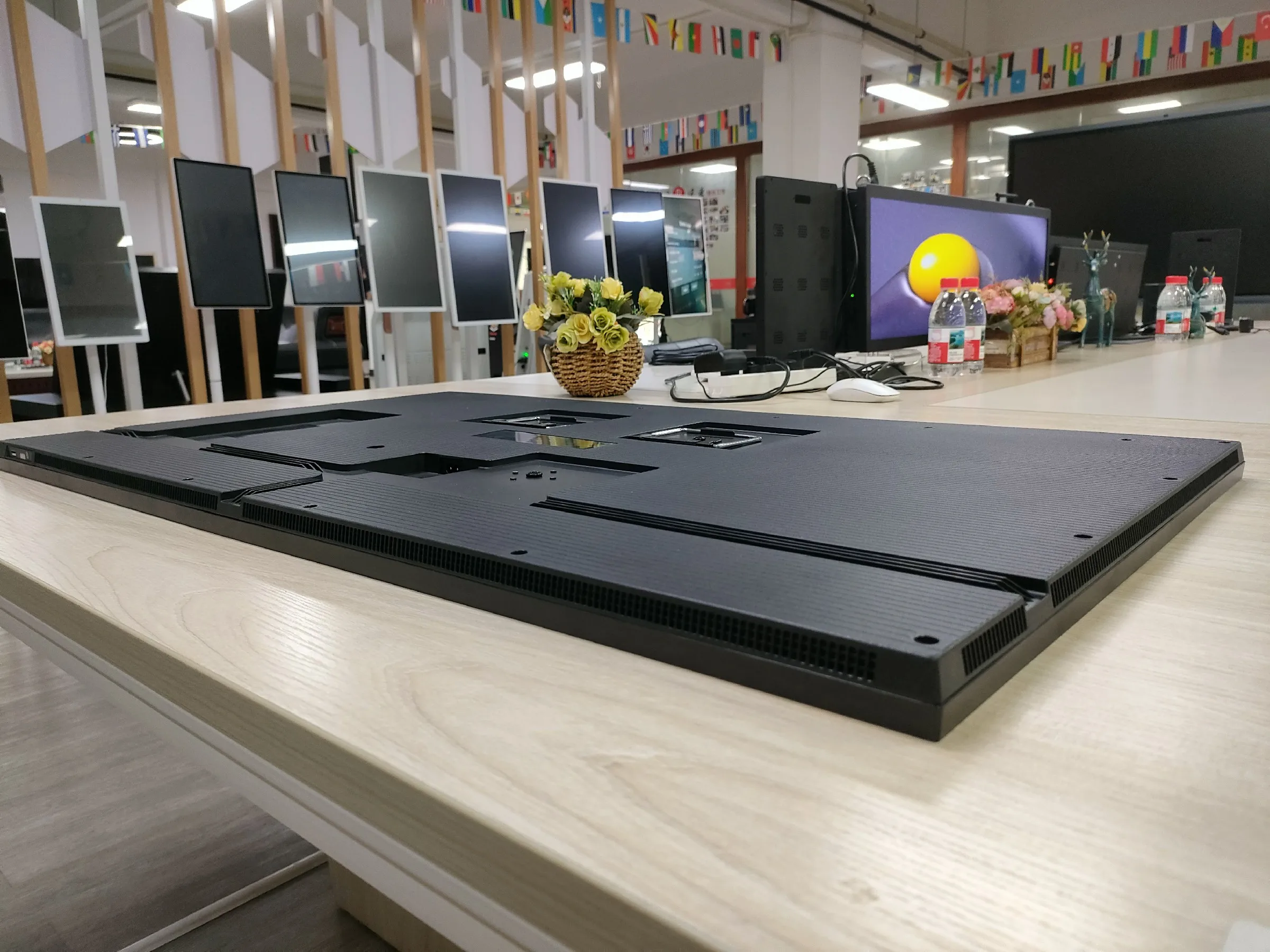 LCD Advertising Display 4k Digital Menu Board 43 55 Inch Frameless Wallpaper TV Flat Screen Frameless Digital Signage