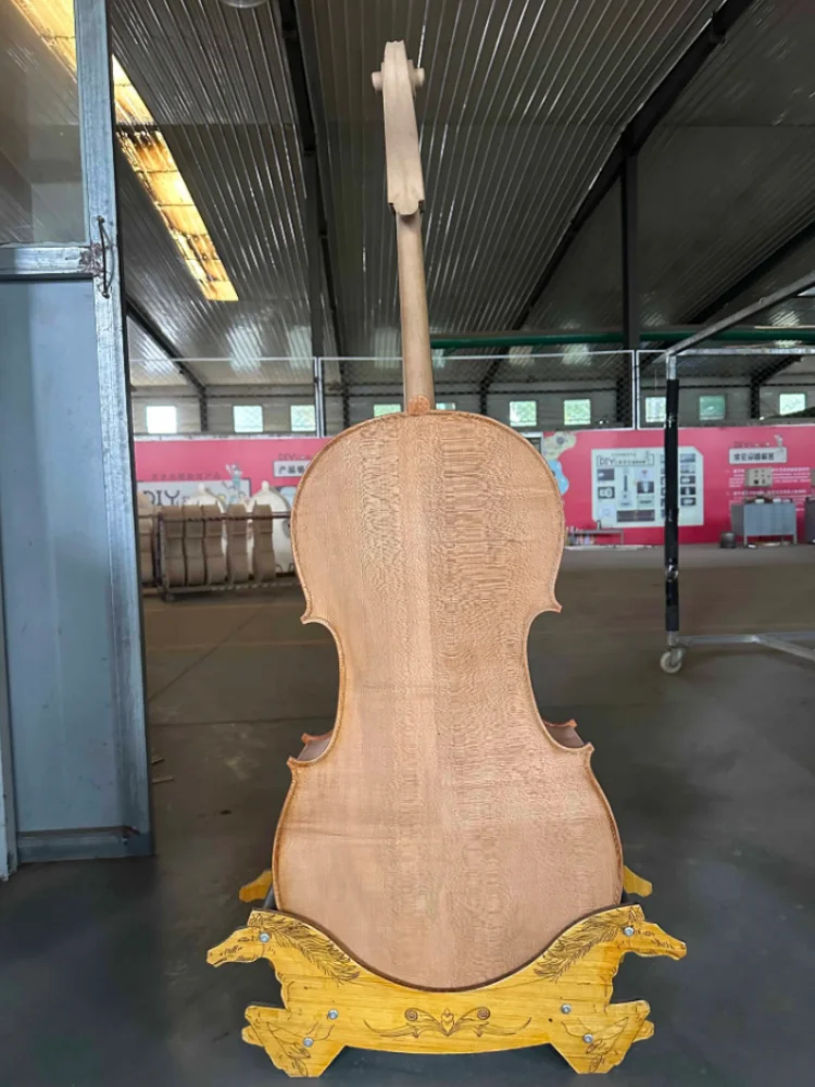 White stubble cello defect. Cello 4/4, very cautious for those who pursue perfection. Be careful when shopping
