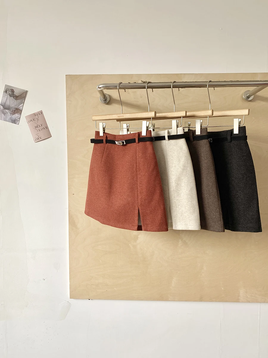 Winter 2025 High Waist A-Line  Skirt Women's Fashionable Simple Match Woolen Short Skirt Slimming Anti-Light Commute