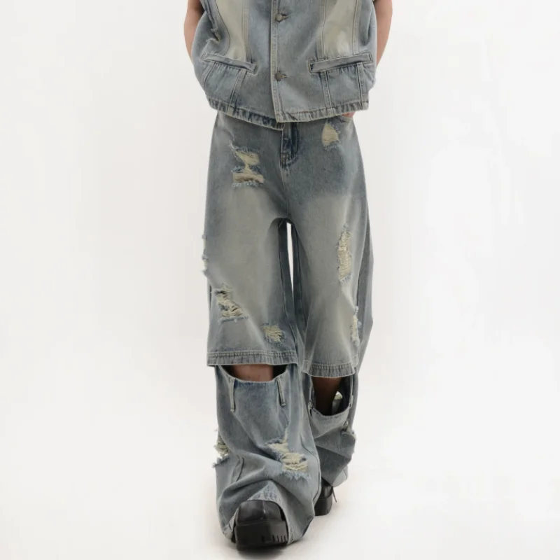Immagine 4: Set giacca e pantaloni in denim lavato e effetto distressed da uomo per l'estate, con fori effetto distressed e look street style, con loo