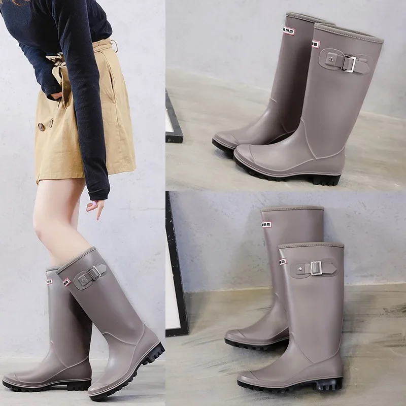 Moda Rainboots kobiety kolana wysokie buty do wody klamra długa rurka wysokiej jakości wodoodporne buty damskie gumowe kalosze z PVC