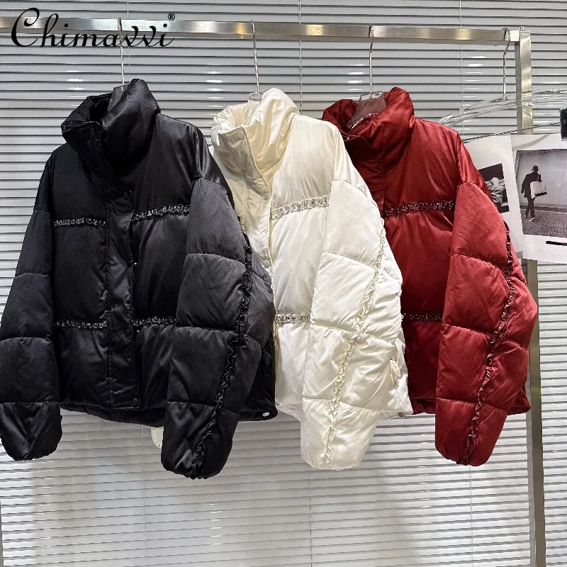 2025 شتاء جديد الشارع الثقيلة شريط أفقي مطرز الوقوف طوق أسفل سترة المرأة موضة دافئة فضفاضة أنيقة سترة علوية