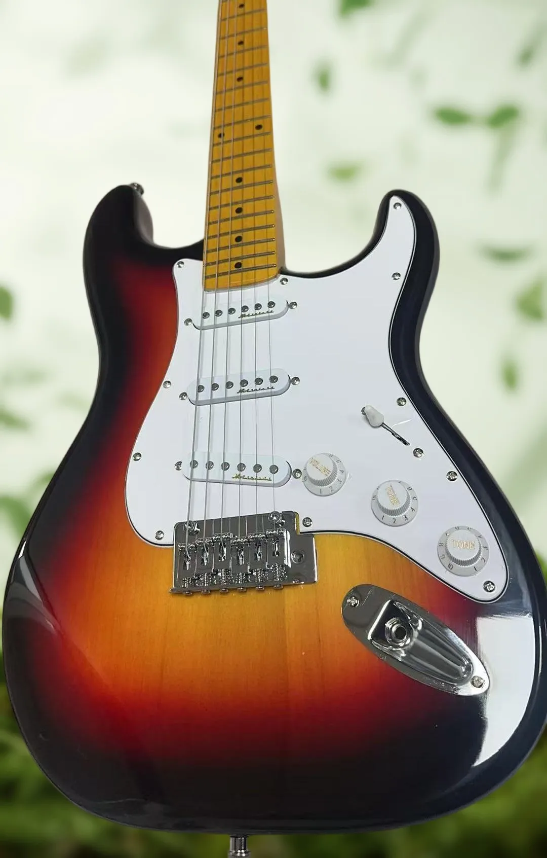 Maple Fingerboard Ultraburst Guitar