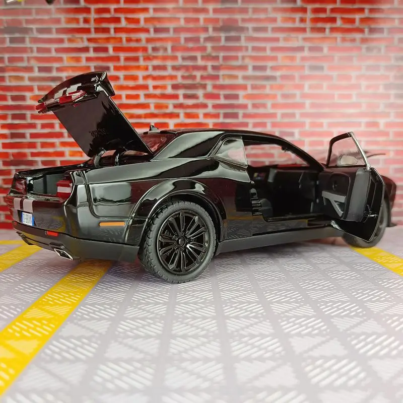 1:22 Dodge Challenger SRT Hellcat modelo de carro em liga com portas e capô do motor que pode ser aberto para brinquedos infantis no trun