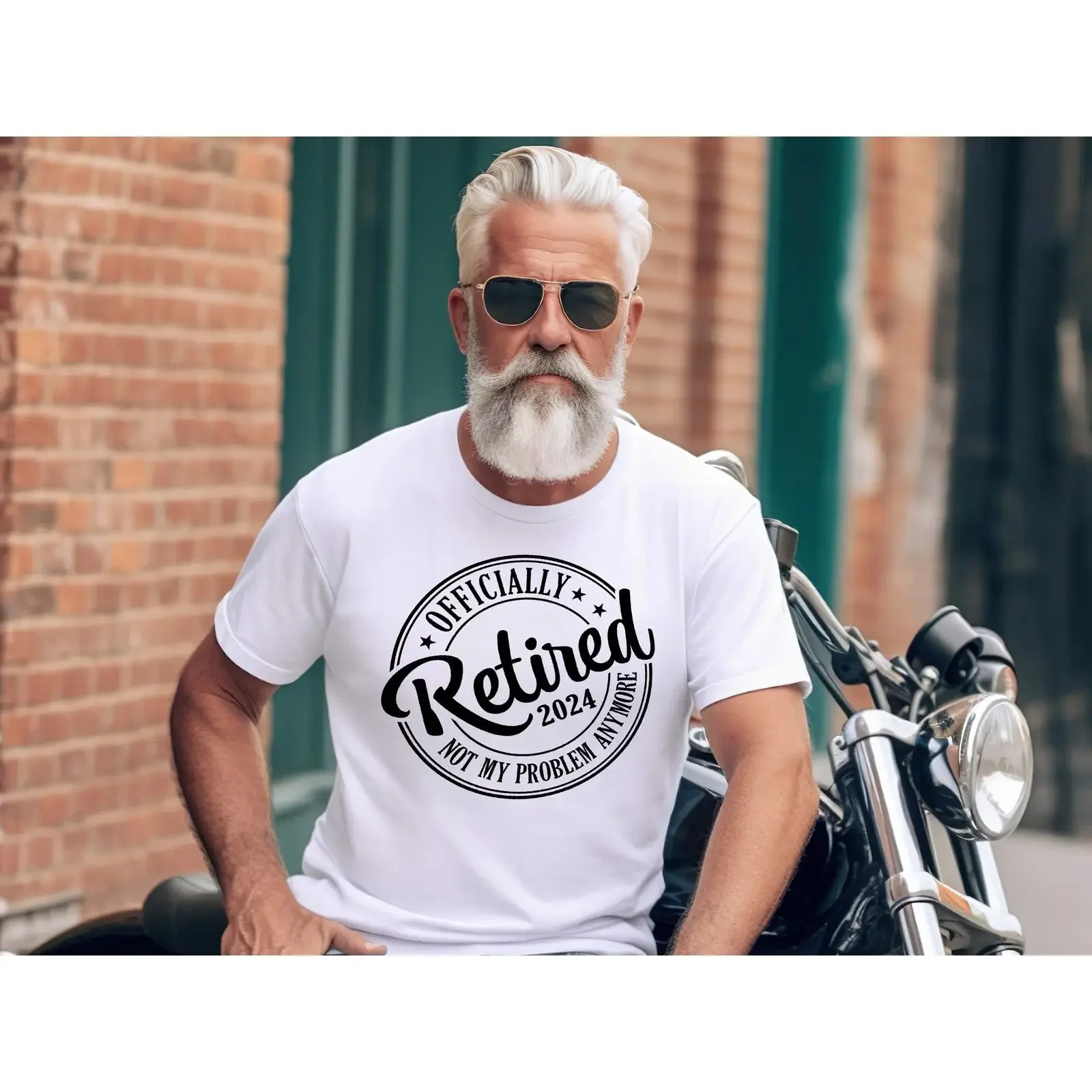 T Shirt Officially Retired for the future or already current retiree Personalized with year vintage Washed streetwear Unisex