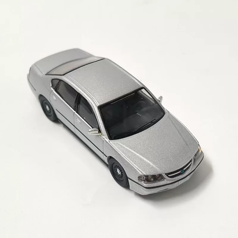 596 Diecast 1:64 Scale 2005 IMPALA SS & GMC Yukon XL Alloy Car Model Static Display Collectible Toy Gift Souvenir Decoration