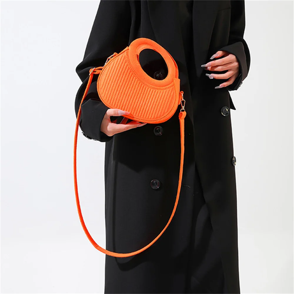 Fashion Felt Shoulder Bag Women Armpit Bag Design Underarm Bag Pleated Saddle Bag Solid Color Messenger Bag Purse Handbags