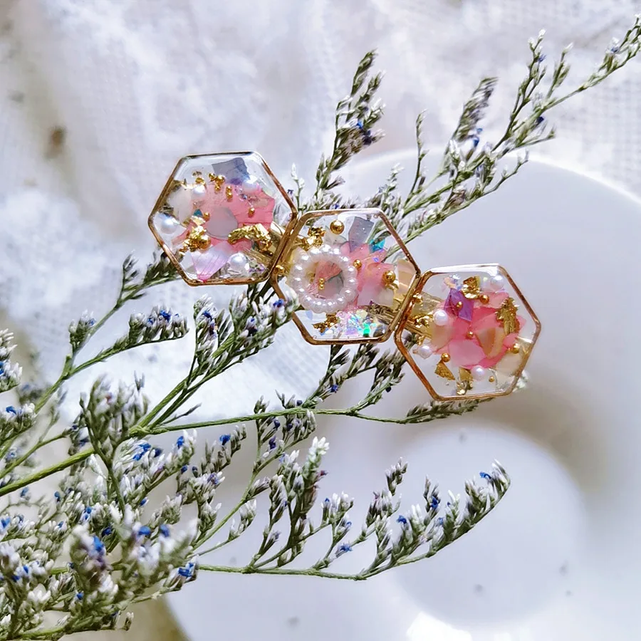 

3161, оптовая продажа, сушеный лепесток цветка, оригинальный дизайн, заколка для волос, сияющий розовый красочный аксессуар для волос для девочек, головной убор из золотой фольги, смолы