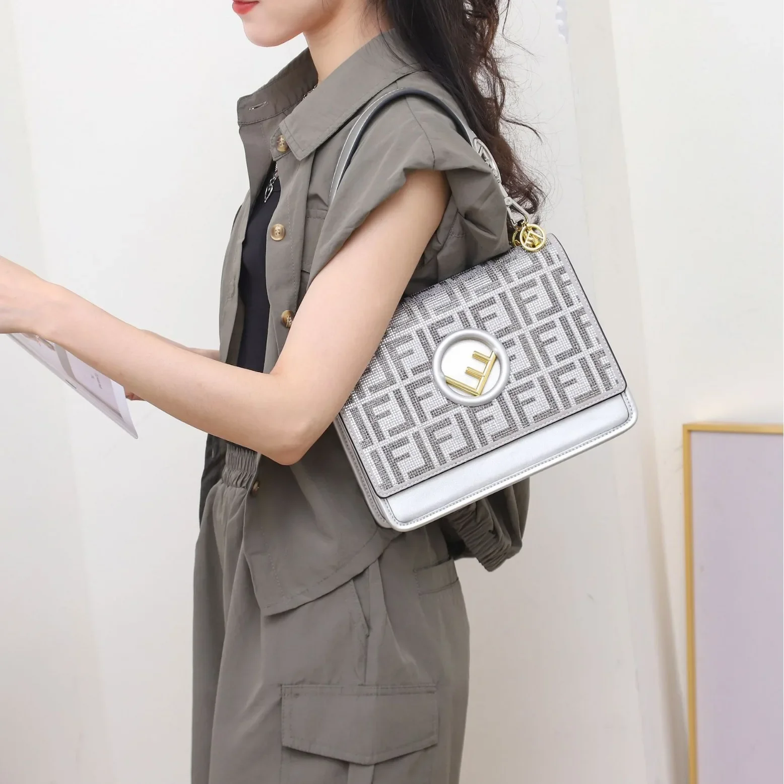 Fashionable 2025 Women's Handbag FF Pattern Flip Cover Shoulder Bag Underarm Single Strap Crossbody Bag Luxury Sensation