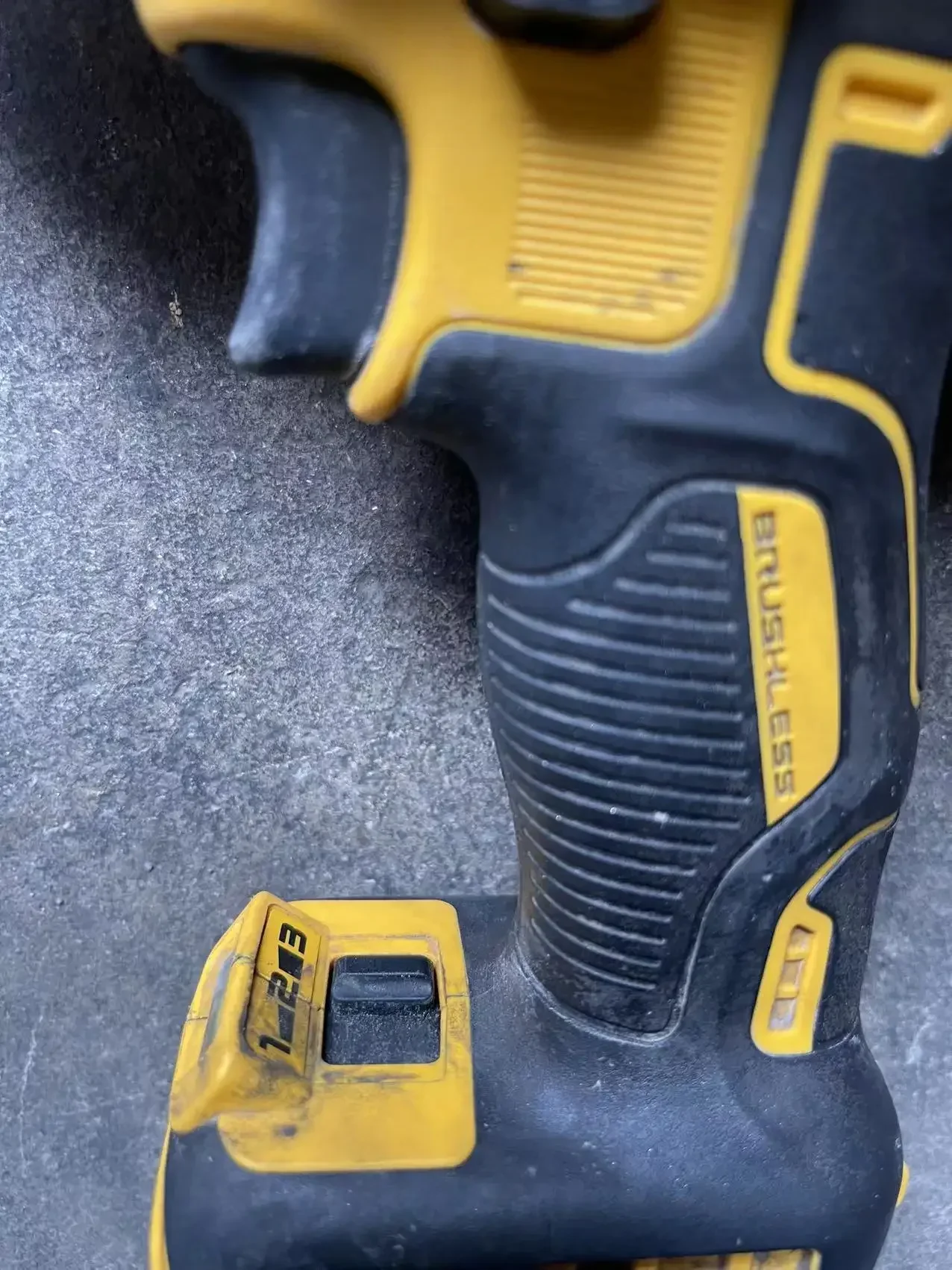 DEWALT DCF899 20V  Brushless 1/2 in. High Torque Impact Wrench(TOOL ONLY)，SECOND HAND