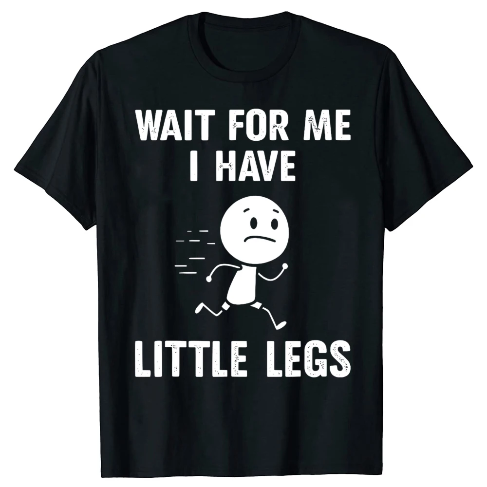 Camiseta de moda para mujer con estampado de chistes y memes divertidos sobre las piernas cortas, con la frase 'Las piernas cortas me llegan a la rodilla', estilo hip hop urbano.