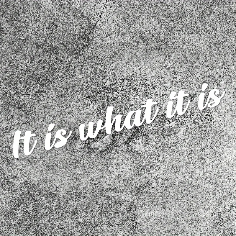 1 Stück „Es ist, was es ist“ holografischer Autoaufkleber, motivierender Slogan-Design-Aufkleber, einzigartiges Auto-Haltungszubehör