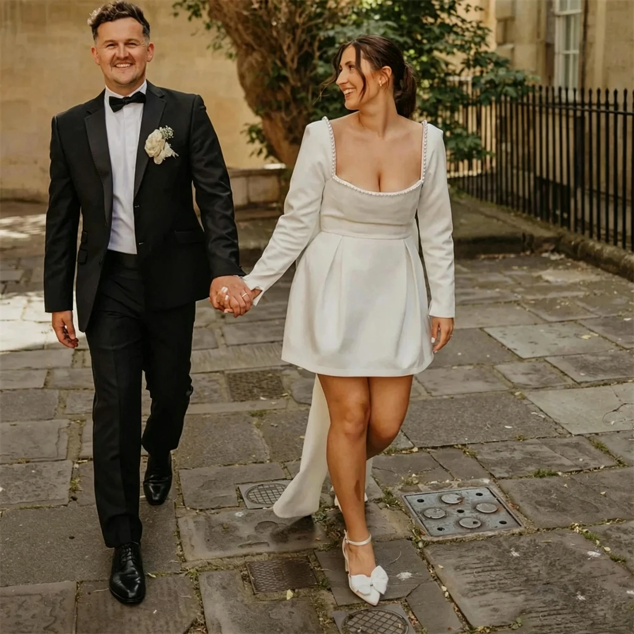 Satin Mini Wedding Dress Long Sleeve Square Pearl Trim Back Bow Chapel Train Custom Vestido De Novia Minimalist Bridal Gown