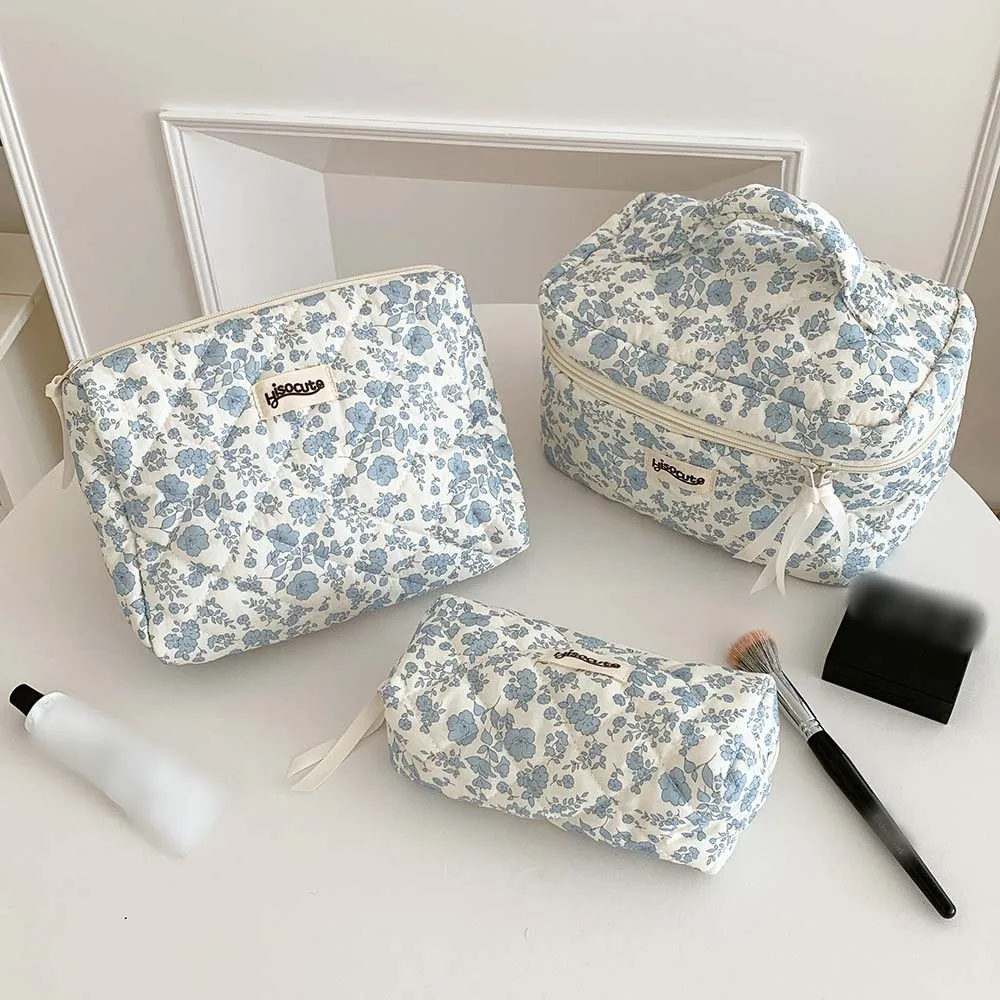 Travel Organizer Flower Cosmetic Bag Wash Pouch Change Storage Flower Makeup Bags Blue Fragmented Flowers Zipper