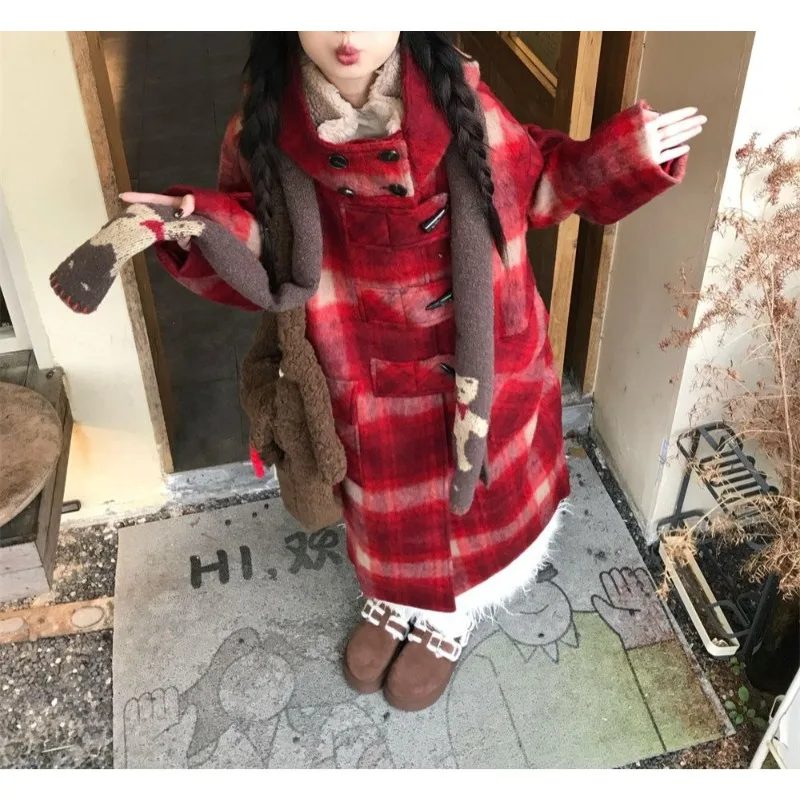 

Новогоднее шерстяное пальто с капюшоном и пуговицами красного рога, женское зимнее новое утолщенное теплое и холодостойкое шерстяное пальто средней длины