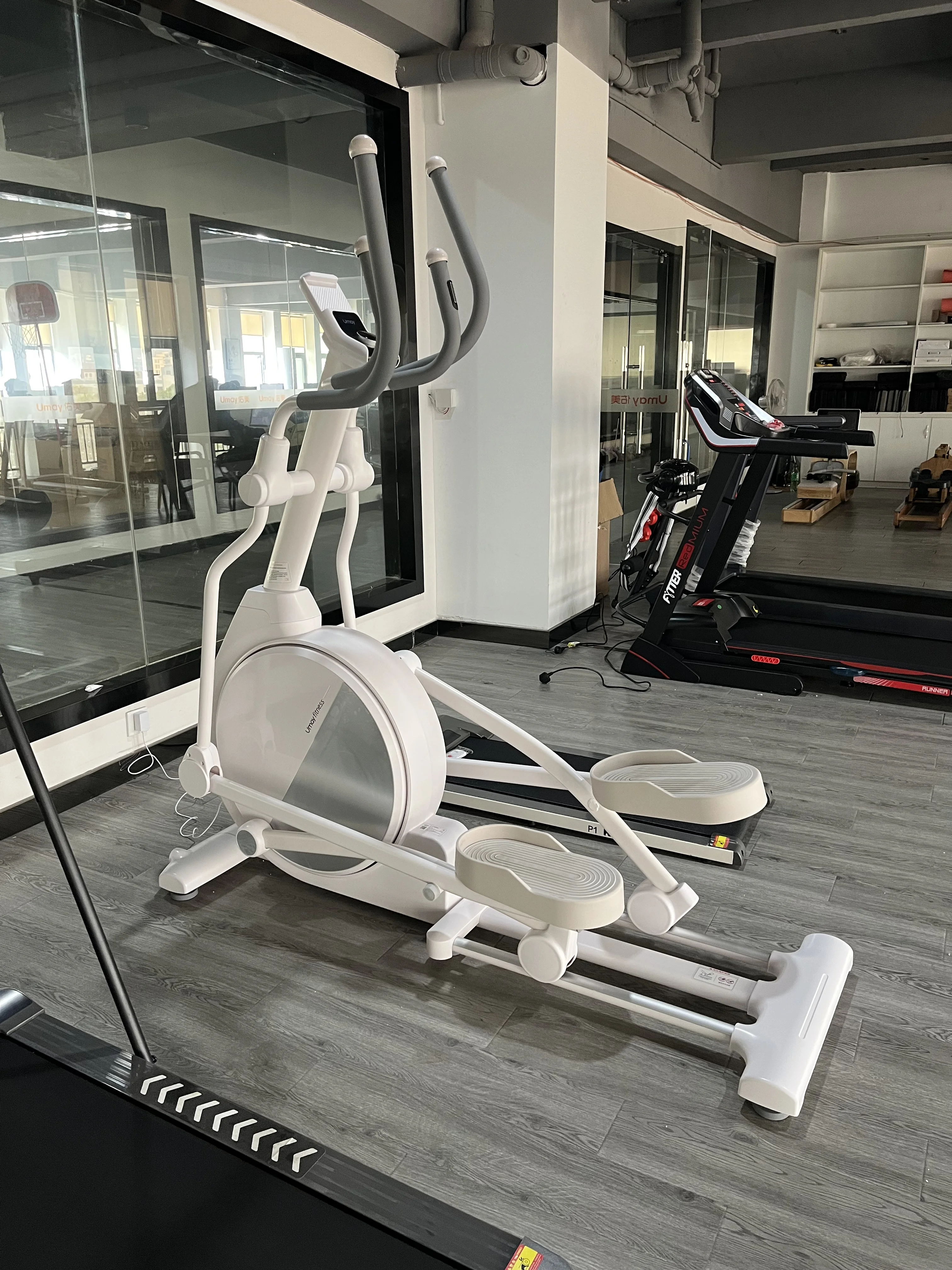 Indoor Exercise Machine Equipment Commercial Body Fit Elliptical trainer