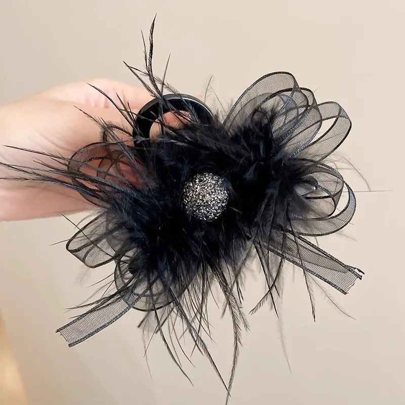 

Заколка для волос с перьями и стразами для женщин, большая заколка-краб для прически-пучка на затылке, осенне-зимняя, с перьями страуса