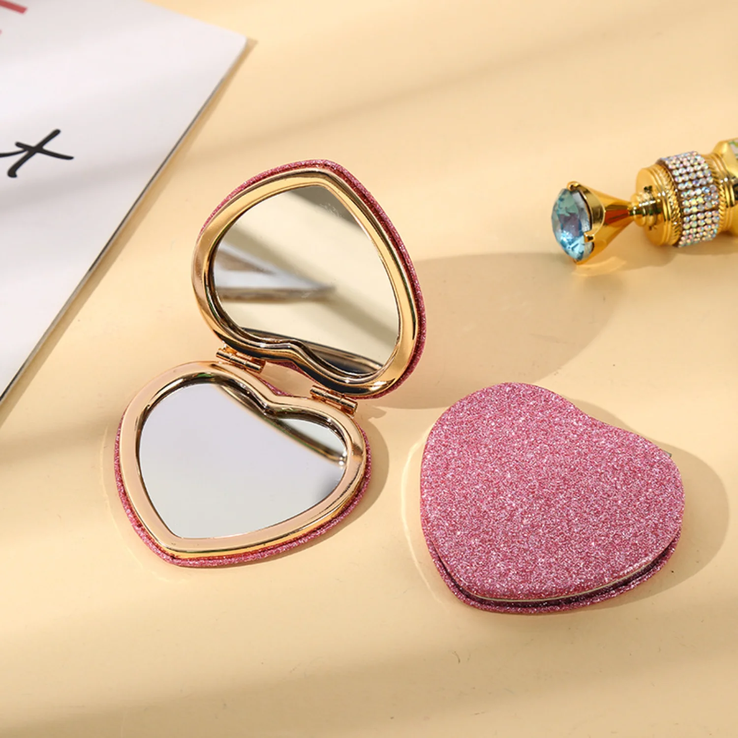 Glitter Heart-shaped Makeup Mirror, Portable Compact Foldable Cosmetic Mirror, Gift For Girls Women Students Friends Led light