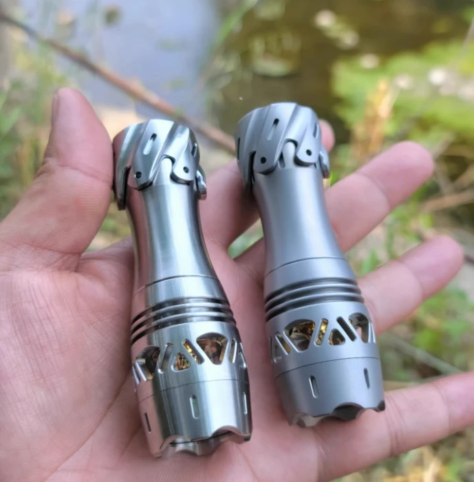 EDC titanium alloy spinner flashlight Decompression toys