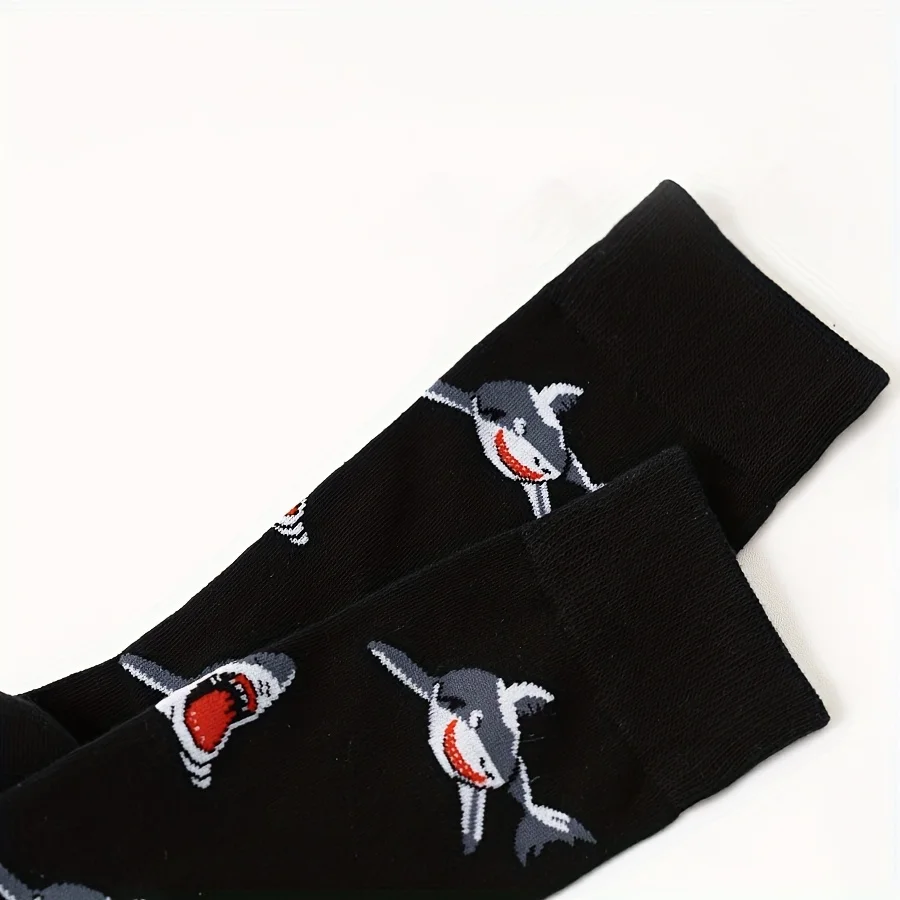 A pair of autumn and winter new cartoon black shark pattern men\'s cotton socks mid-tube socks