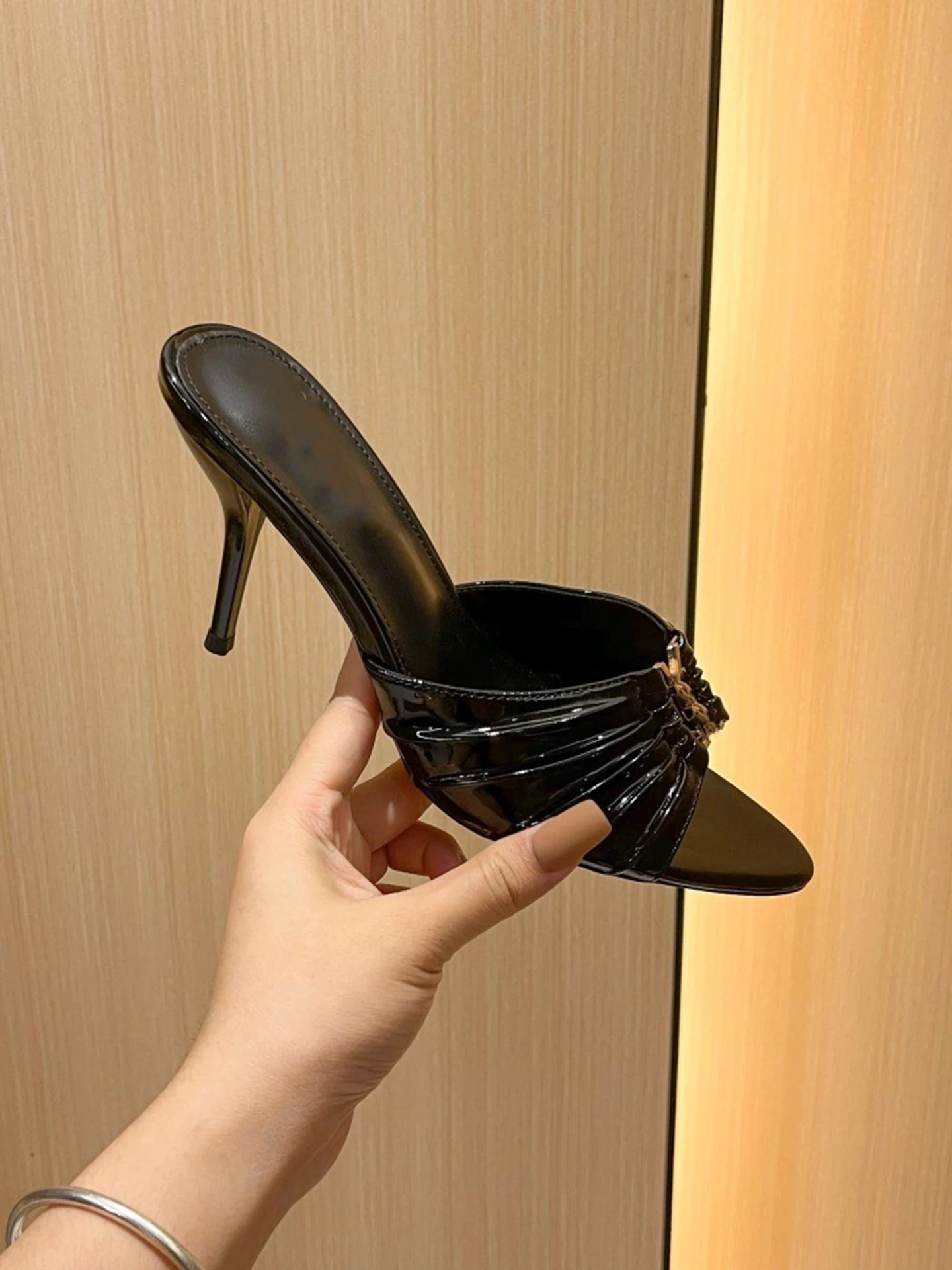 Sexy Pointed Toe Slip-On High Heels Women's Summer Outdoor Wear Leather Version Flat Sandals Comfortable Stable Rubber Sole