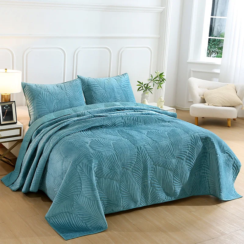 

Winter Plush Palm Leaf Quilt Set, Super Soft Crystal Fleece Cotton Wadded Bedspread Set, 3-Piece King Queen Size for Cozy Warmth