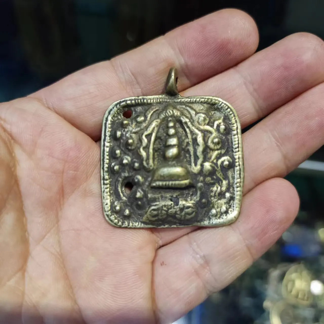 1pcs/lot Millennium Historical and Cultural Heritage Tibet Unique Old Bronze Pendant amulet black god stupa multiple styles gem