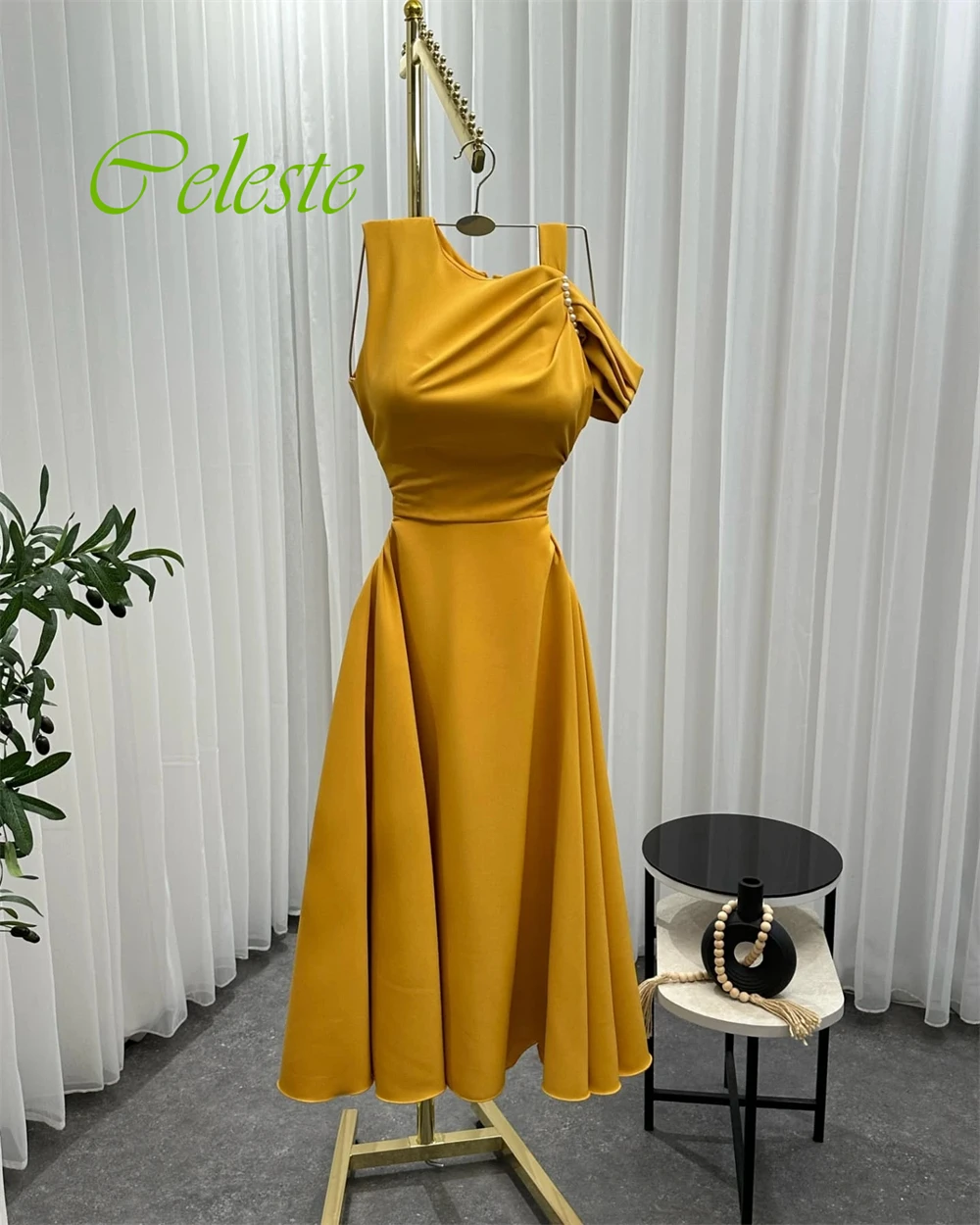 Op maat gemaakte enkellange a-lijn avondjurk off-shoulder satijnen mouwloze jurken voor speciale gelegenheden mode parels feestjurk