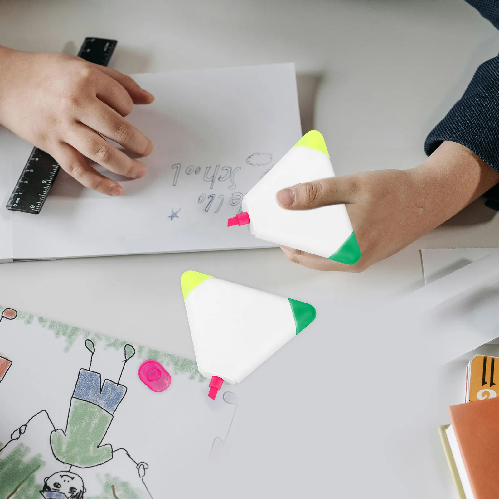 4pcs Triangular Highlighter Multicolored Strong Coverage Flat Design For Note Marking Study Office School Use Highlighters Pens