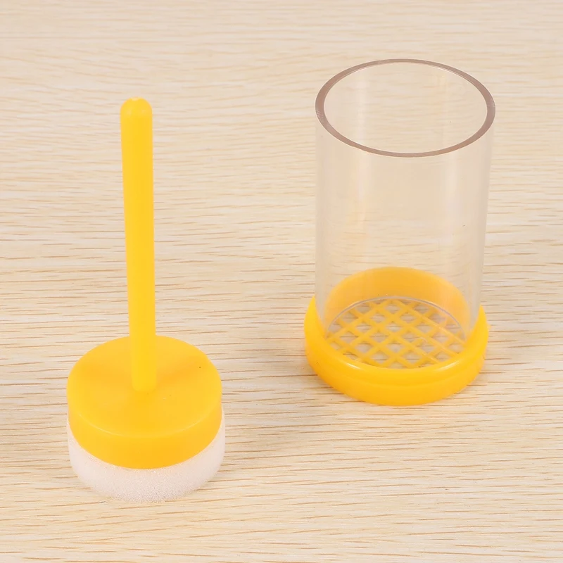 زجاجة علامة قفص علامة ملكة النحل البلاستيكية مع مكبس معدات تربية النحل لالتقاط ملكة النحل دون إيذاءها