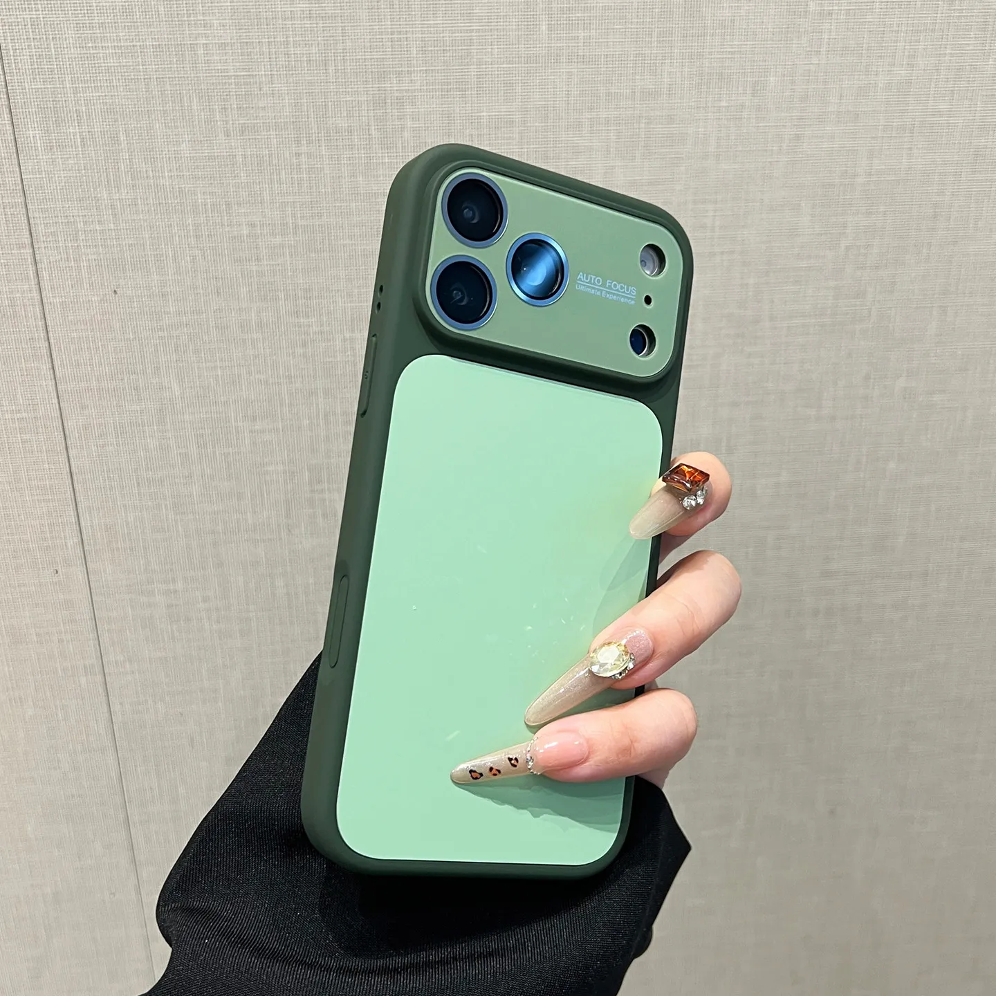 غطاء صلب فاخر بألوان متباينة ل - مراجعة Apple Iphone 16 وسعره