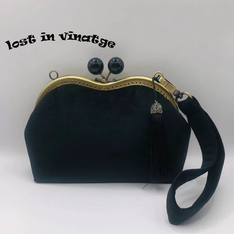 

Lost in Vintage Бархатный клатч Kisslock Сумка с бронзовой рамкой Kiss Lock Блестящие черные безделушки Черная кисточка с диамантами 18x5x13 см