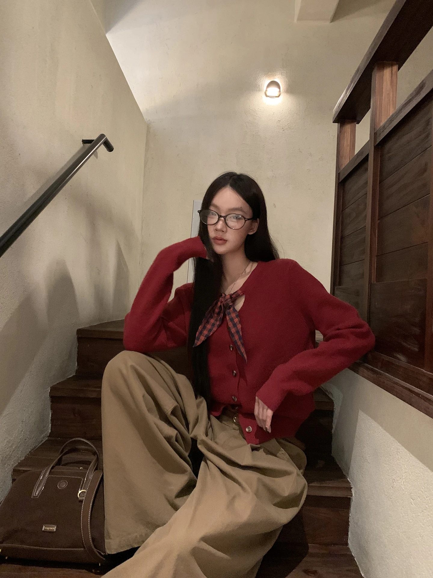 

Красный вязаный открытый кардиган, женский модный свитер ранней осени Aosphere Sensation Design Sense, джет, круглый, на пуговицах