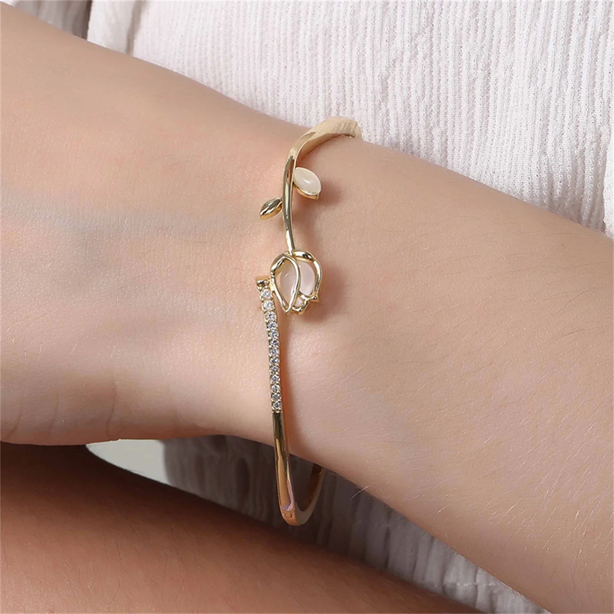 Shiny Zircon Elegant Flower Bangle For Women Light Luxury Opal Rose Tulip Bracelets Wedding Party Wrist Jewelry Trendy Gift 2024