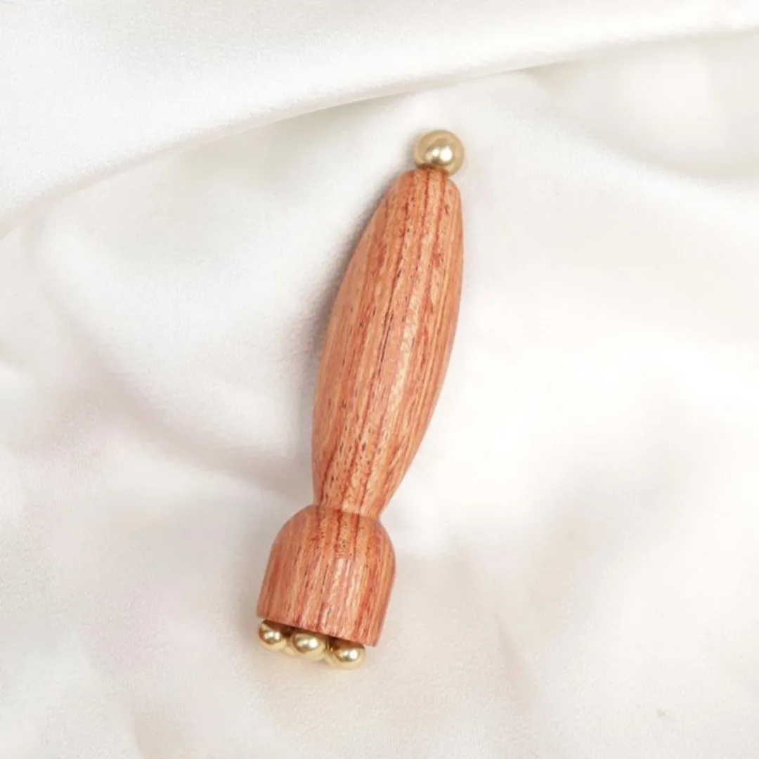 

Доска Гуаша для лица – деревянный массажер для точечного массажа по традиционной китайской медицине, разработан для борьбы с мешками под глазами, темными кругами и чувствительной кожей.