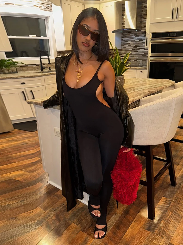 จั๊มสูทผ้ายืดสูงสำหรับผู้หญิง ดีไซน์เซ็กซี่ สายเดี่ยว เปิดหลัง โชว์เนินอก แฟชั่นสุดฮอต สีพื้น ทรงเข้ารูป เหมาะสำหรับใส่เที่ยวกลางคืน ชุดคลับแวร์