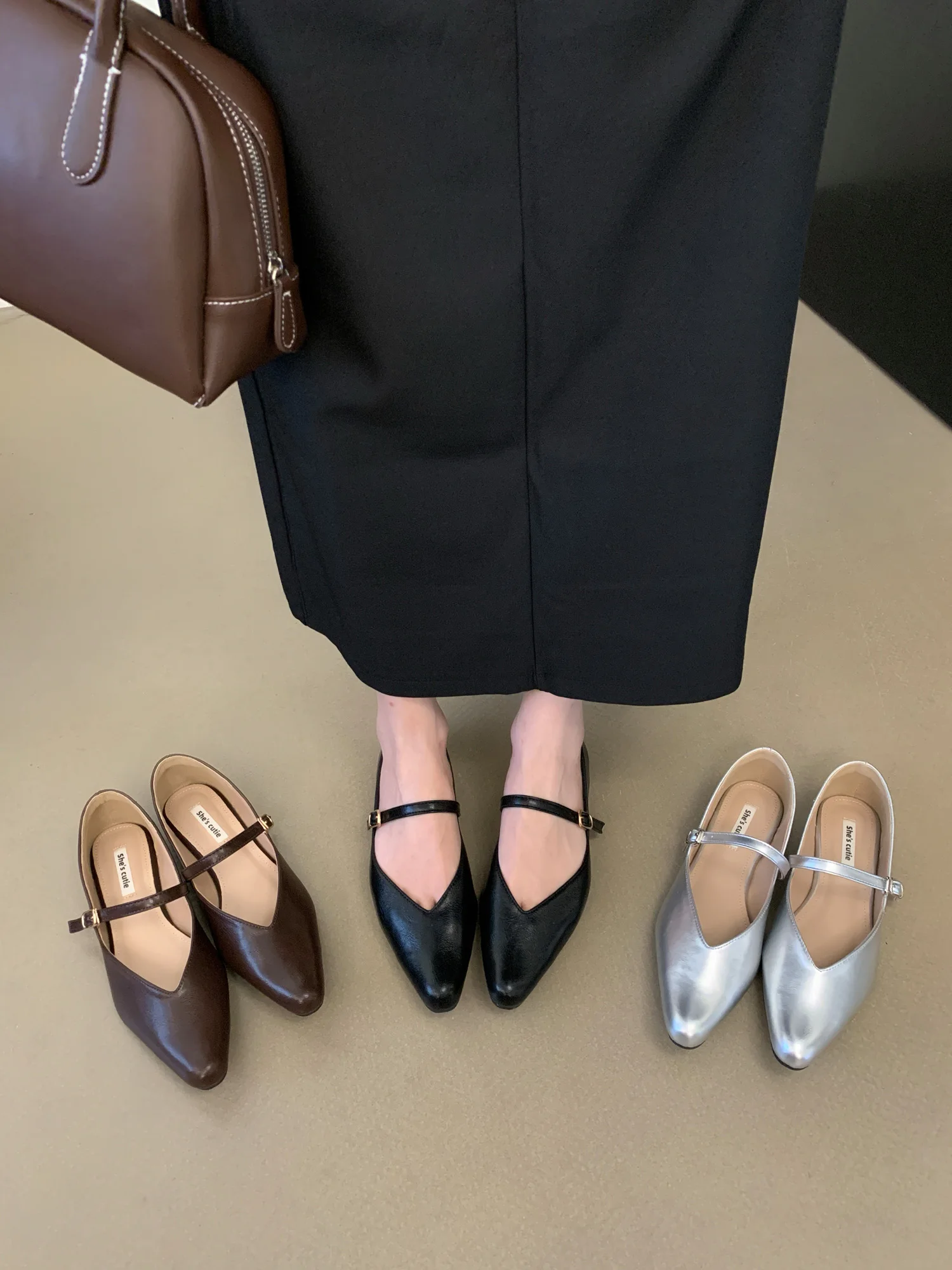 Pointed Toe Women Flat Loafers 2024 New Arrivals Black Brown Silver Belt Buckle Fashion Shallow Slip On Casual Mules Shoes 35-39