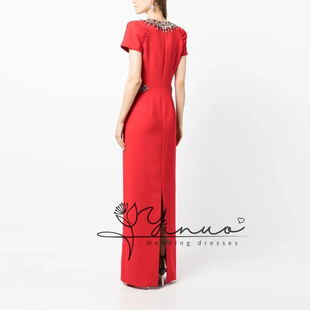 Maßgeschneiderte Krepp-Abschlussballkleider, gerade, O-Ausschnitt, kurze Ärmel, Taille, Perlenstickerei, Abendkleid, Valentinstagskleid, Kleider für besondere Abende