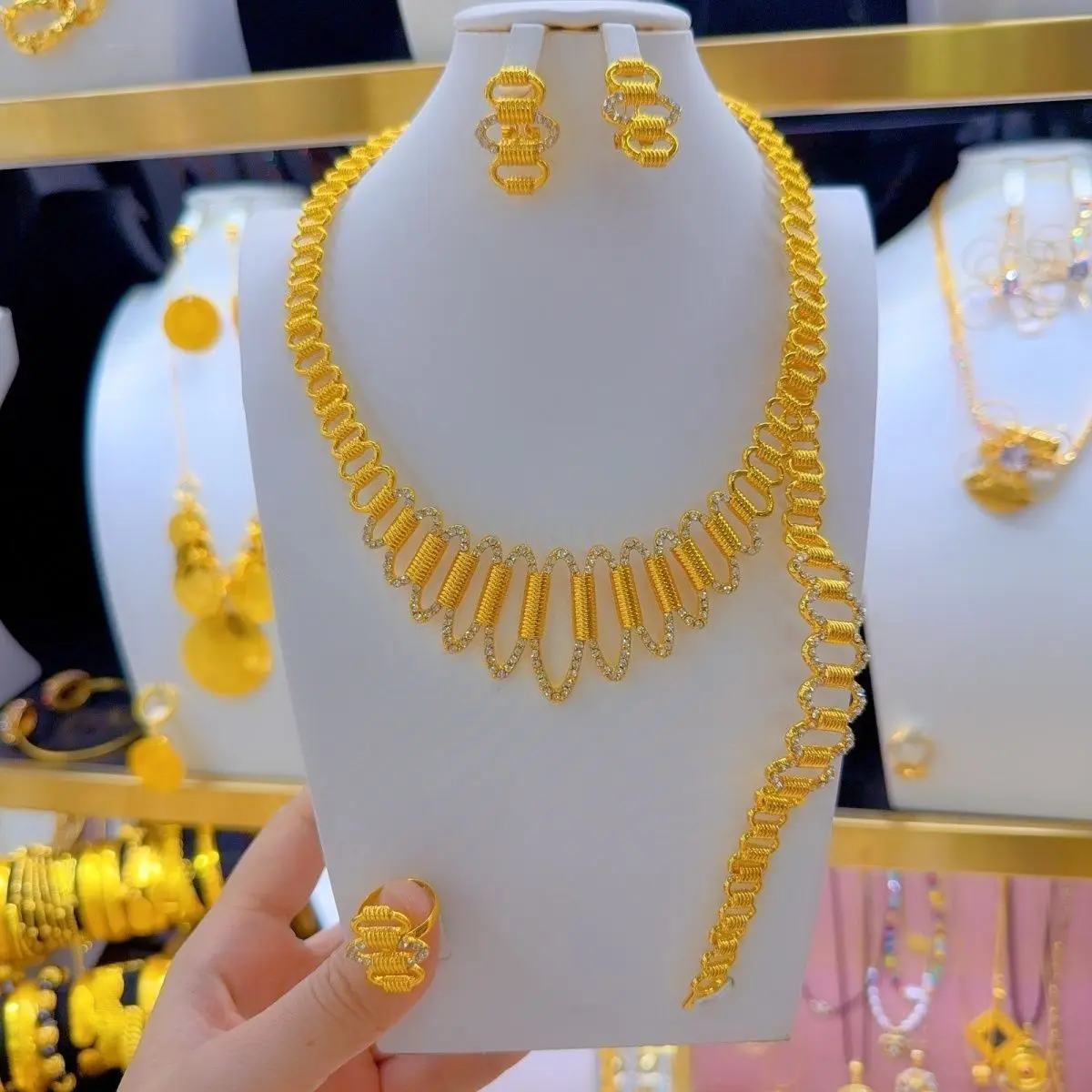 

Dubai New Alloy Necklace Earrings Bracelet for Women's Wedding Party Jewelry Set DD10420
